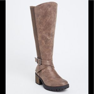 ✨NWT TAUPE FAUX LEATHER KNEE-HIGH BOOT (7W)